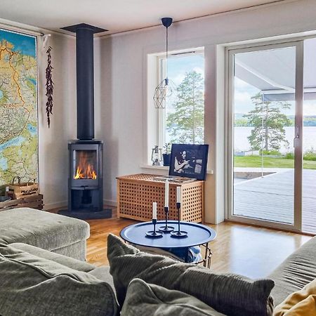 Awesome Home In Smedjebacken With House Sea View 외부 사진