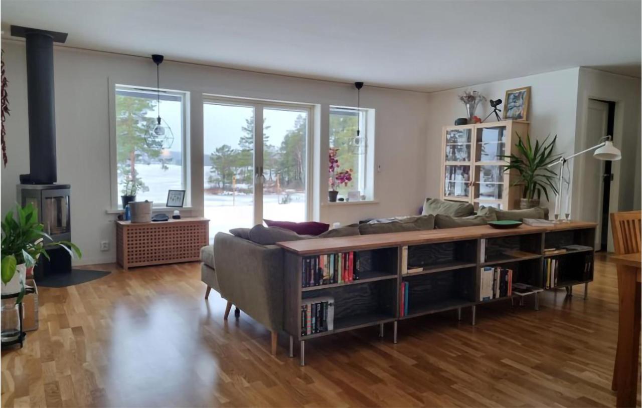 Awesome Home In Smedjebacken With House Sea View 외부 사진